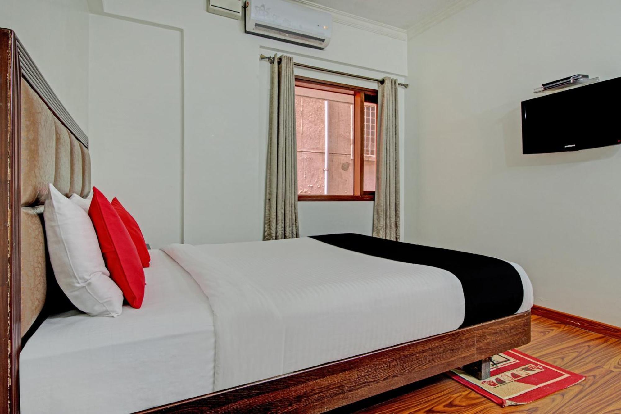 ศรีกฤษณะสวีทส์ Hotel บังกาลอร์ ภายนอก รูปภาพ