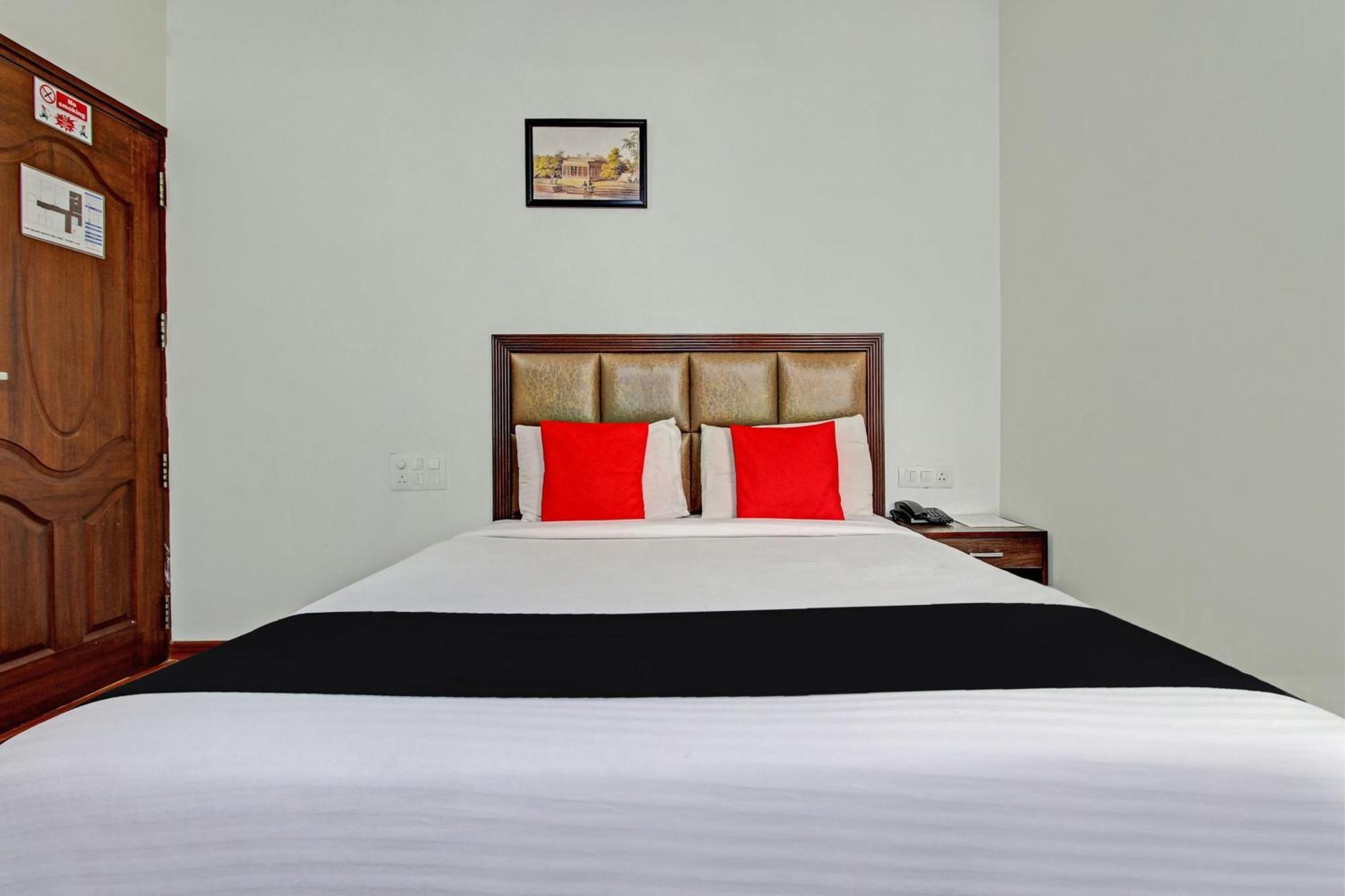 ศรีกฤษณะสวีทส์ Hotel บังกาลอร์ ภายนอก รูปภาพ